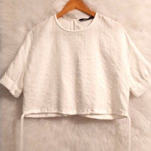White Zara Top - Draw String Bottom on sides and 2 Button Sleeves Sz M US/EUR